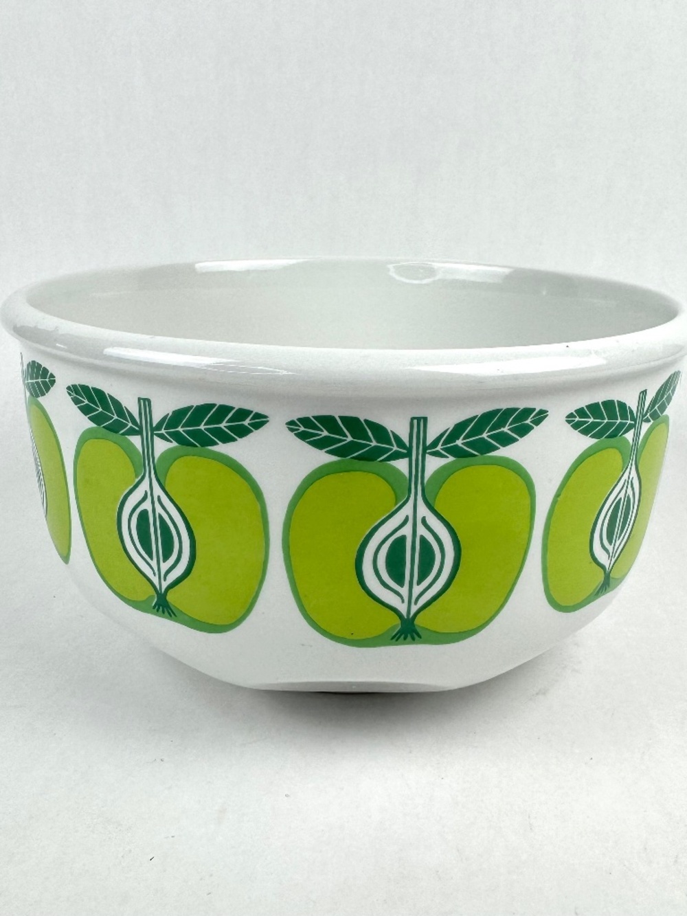 Vintage 1960s Arabia Finland Pomona Green Apple 8.5” Round Vegetable Mixing Bowl